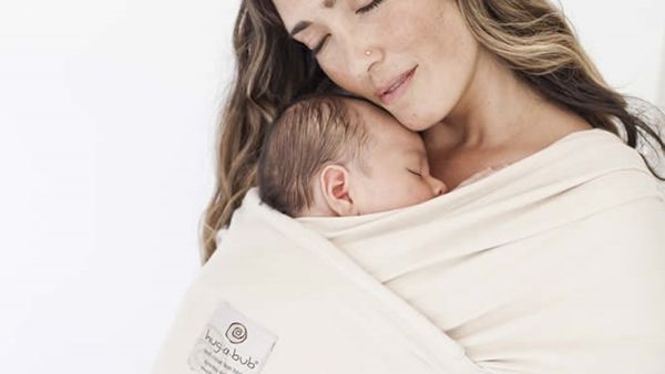 هل يستطيع الطفل تمييز لمسة أمه الحنونة؟