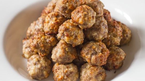 يخنة كرات اللحم بالبيض