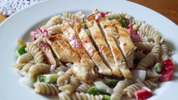 سلطة الدجاج مع الباستا