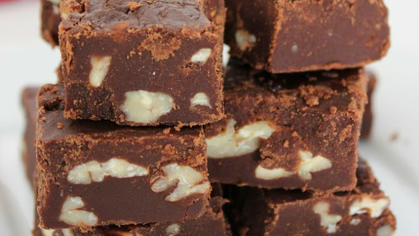 فدج بالشوكولاتة والبيكان