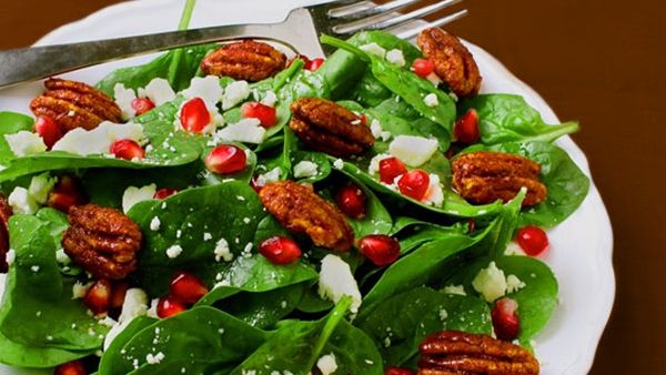 سلطة السبانخ والرمان