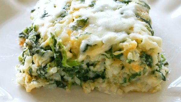 طاجن السبانخ بالأرز بالبارميزان