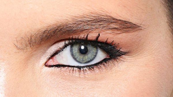 احصلي على عيون جذابة وكبيرة كل صباح