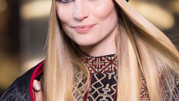 ألوان خريفية رائعة دافئة وملابس مريحة للمساء