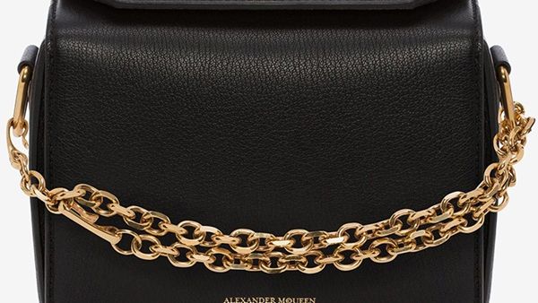 حقيبة عصرية بتوقيع ألكساندر ماكوين