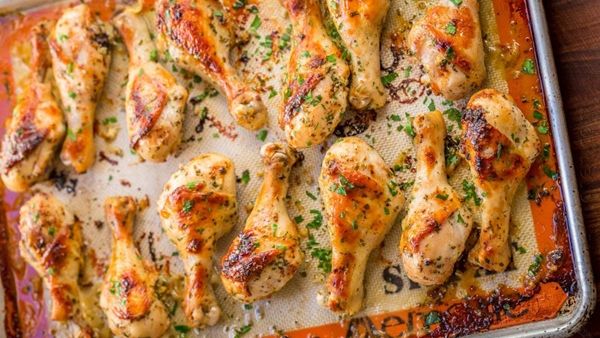 أفخاذ الدجاج بالثوم والمستردة