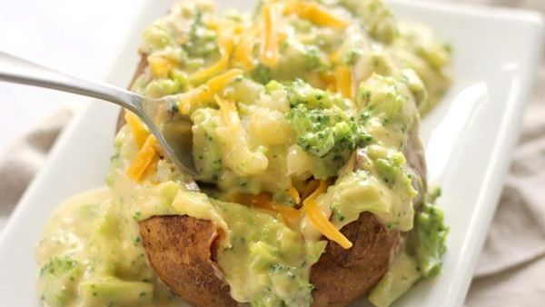 بطاطا مشوية مع البروكلي