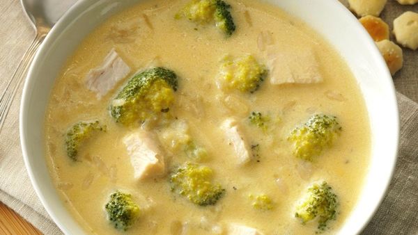 شوربة البروكلي بالدجاج