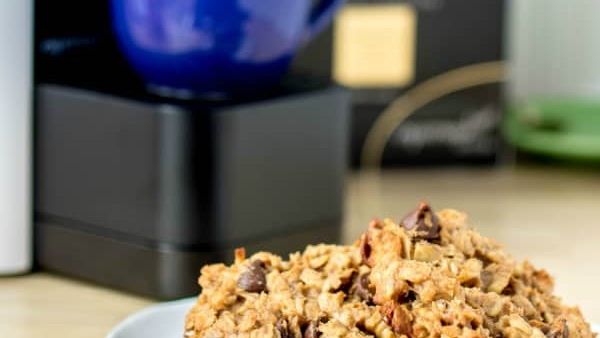 كوكيز زبدة الفول السوداني والموز والشوكولاتة للإفطار