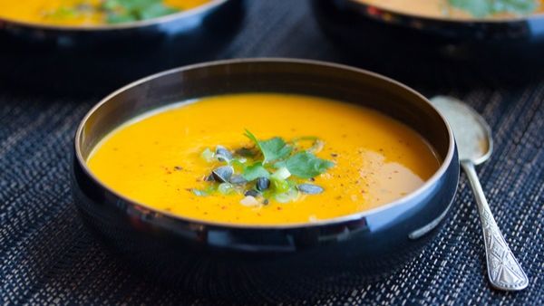 شوربة الفطر مع الزنجبيل والطماطم