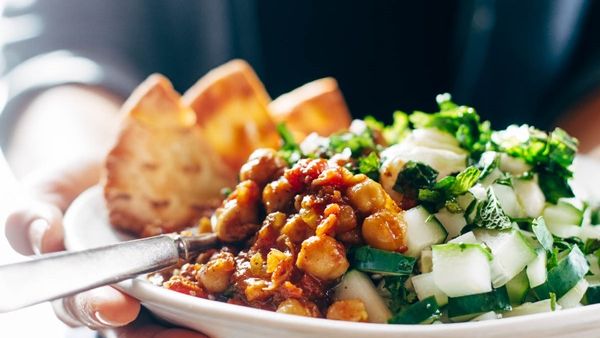 سلطة الحمص الحارة