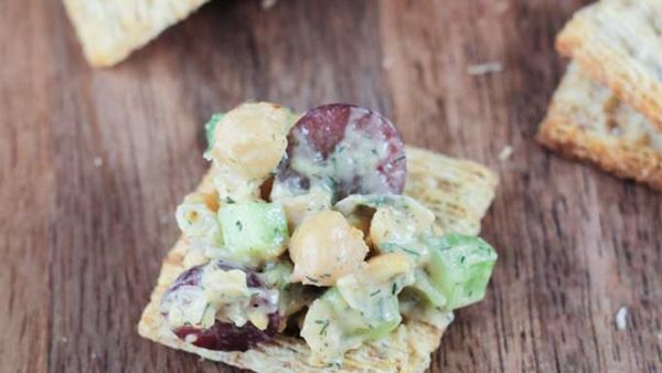 سلطة الحمص النباتية