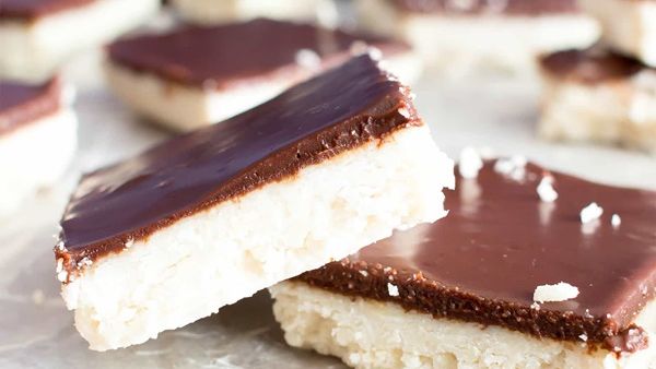 كعكة الشوكولاته بجوزالهند