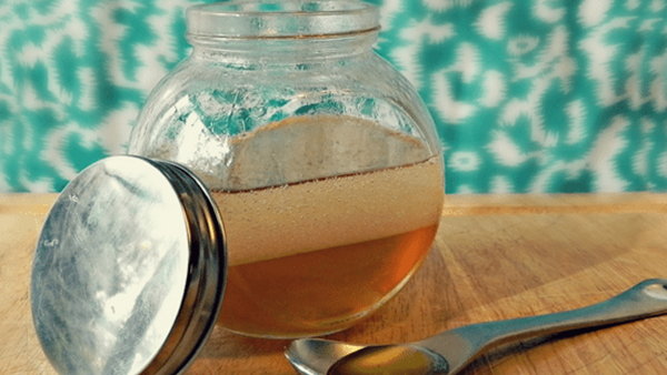 اصنعيه بنفسك: قناع العسل و زيت جوز الهند للشعر