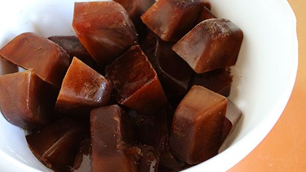 مكعبات القهوة المثلجة لبشرة أكثر نضارة