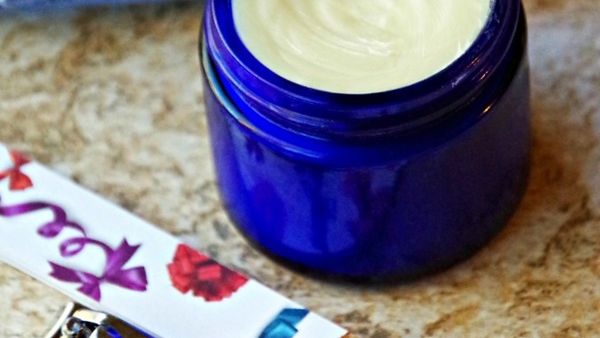 كريم الزبدة للأظافر