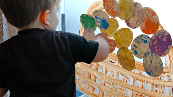 اصنعيه بنفسك: لعبة البيض للأطفال اصنعيه بنفسك: لعبة البيض للأطفال