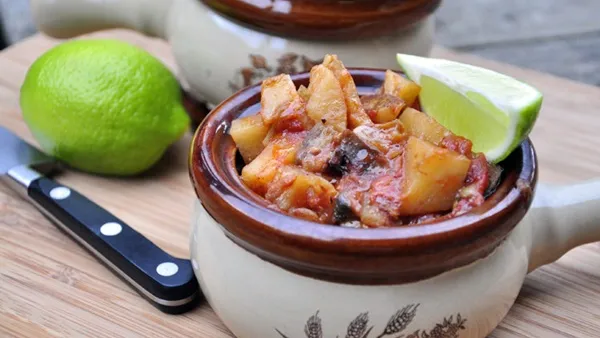 طاجن الباذنجان والبطاطا النباتي