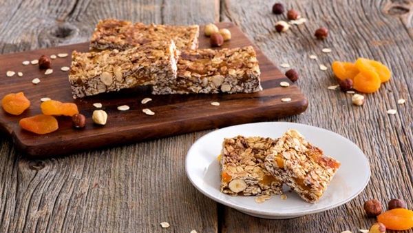 غرانولا الدراق والبندق