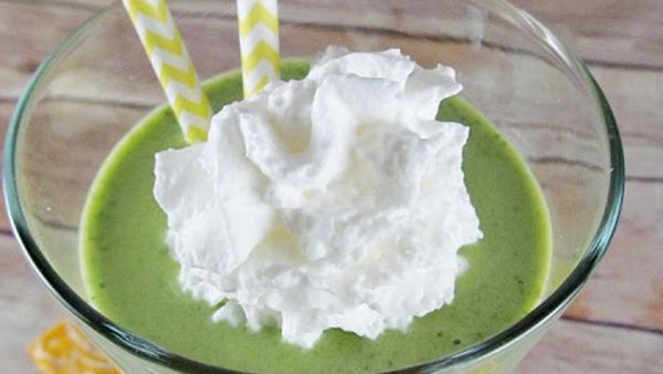 سموثي العصير الأخضر الصحي