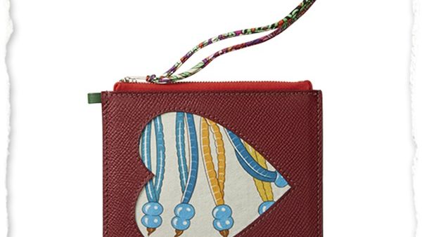 محفظة قلبها من حرير