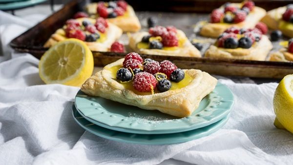 حلوى باف الليمون والتوت الطازج