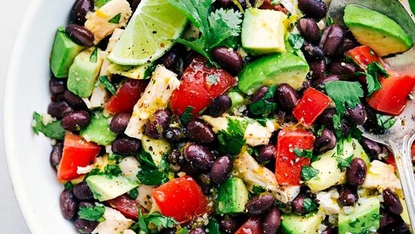 سلطة الأفوكادو بالدجاج المكسيكية