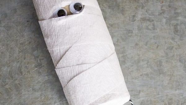 مفاجآت وحلويات في رول للهالووين مفاجآت وحلويات في رول للهالووين