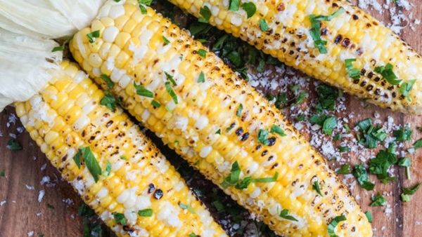 الذرة بالجبن والثوم