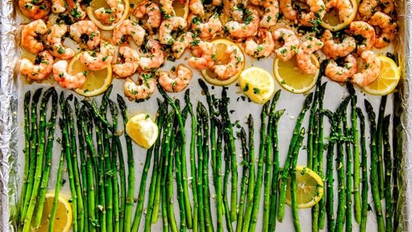 جمبري بالثوم والليمون والهليون