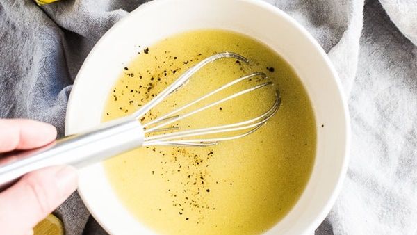 صلصة الليمون قليلة الدسم للسلطات