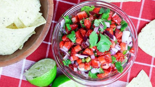 سلطة الفراولة الصيفية