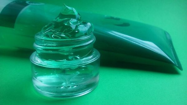 جميلة البوابة: سيروم الالوفيرا للشعر التالف