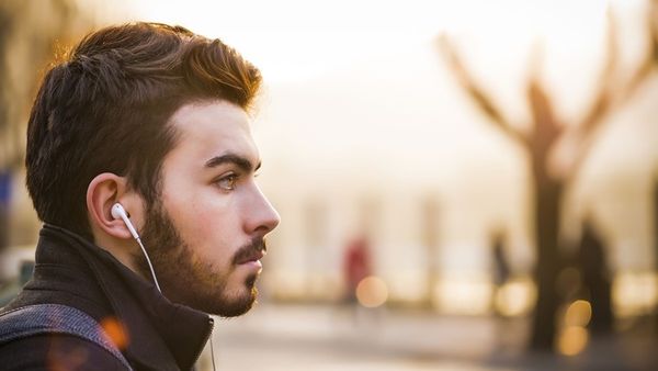 حافظ على شعر لحيتك قويا باستخدام الزيت المقوي