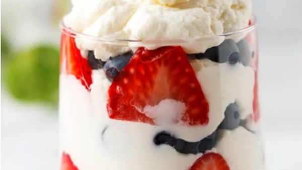 موس التوت والفراولة