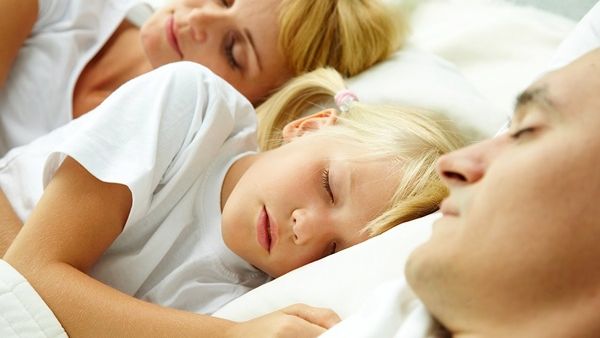  أطفال الأمهات اللاتي يعانين من أعراض الأرق قد يصابون بنفس الاعراض