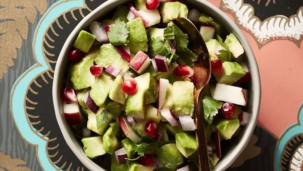 سلطة الافوكادو والكزبرة