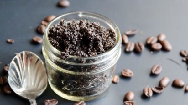 مقشر الجسم بالقهوة
