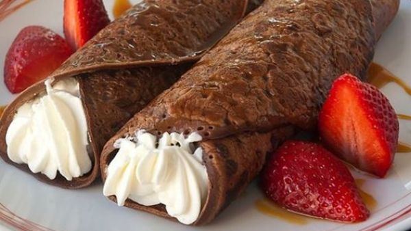 كريب الشوكولاته بالكريمة كريب الشوكولاته بالكريمة