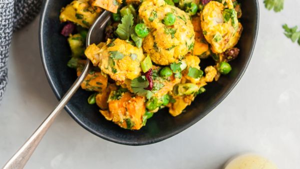 سلطة القرنبيط مع صلصة الكاري