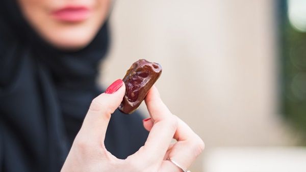 يحتوي التمر على كمية كبيرة من الألياف المفيدة للحوامل