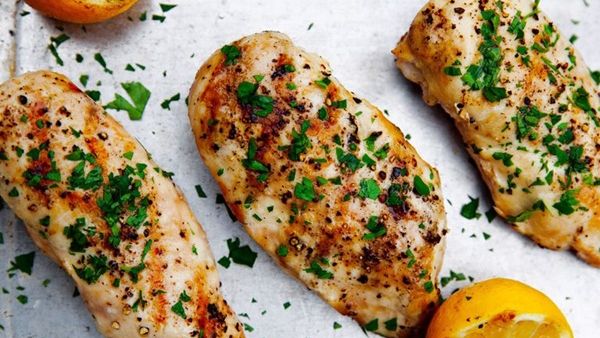 أطباق احتفالية: صدور الدجاج المشوية مع الخضار