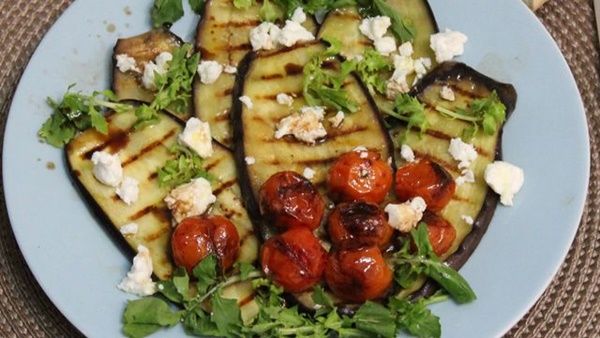 سلطة الباذنجان بالجبن 