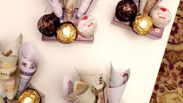 عيدية وشوكولاتة عيدية وشوكولاتة