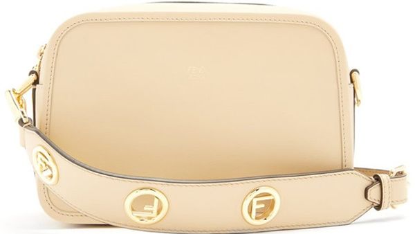 حقيبة الكاميرا الجديدة من فيندي خيالية