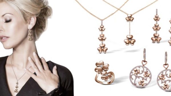 مجوهرات ذهبية من مجموعة زهرة الخلود