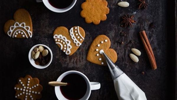 بسكويت القرفة والزنجبيل للكريسماس