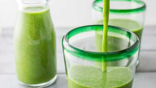 عصير المانجو والأناناس الصحي