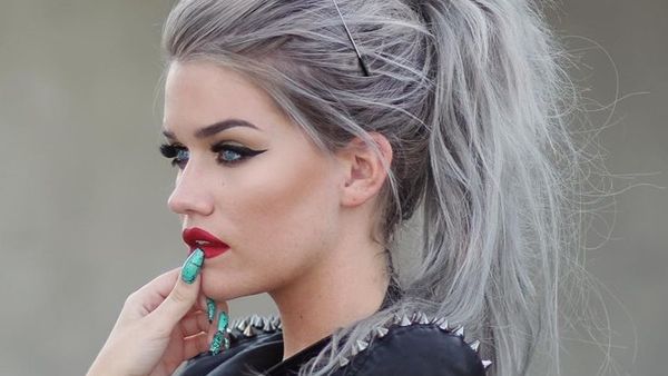 هناك اسباب عديدة لظهور الشعر الرمادي 