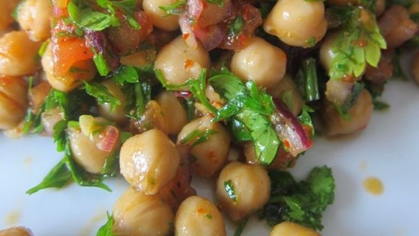 سلطة الحمص التركية 